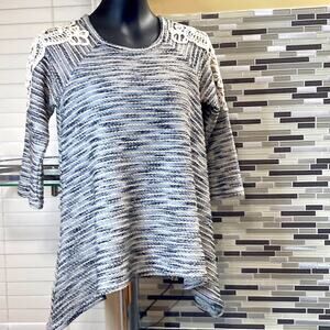 Life Style 3/4 length sleeve blue merle A line hem sweater. Size small. (PP4)